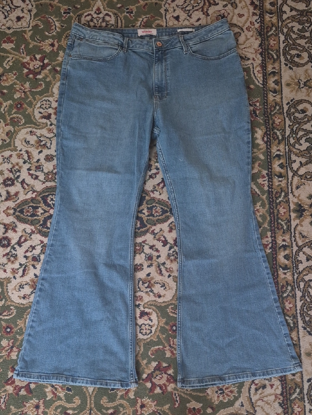 Wrangler Women's Fierce Flare Embroidered Back Pocket Jean Size 33/30